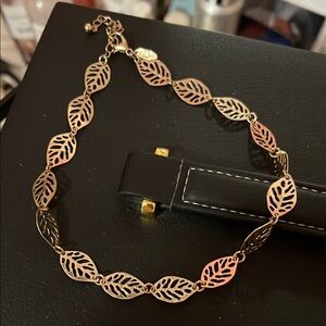 Elegant Gold Leaf Choker